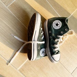 Green velvet converse